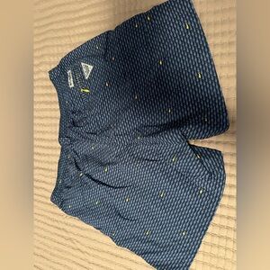 Men’s PFG shorts size Large 6’ inseam